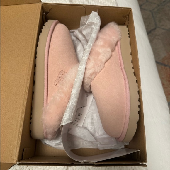 UGG Soft Pink Women's Cluggette - Picture 2 of 4